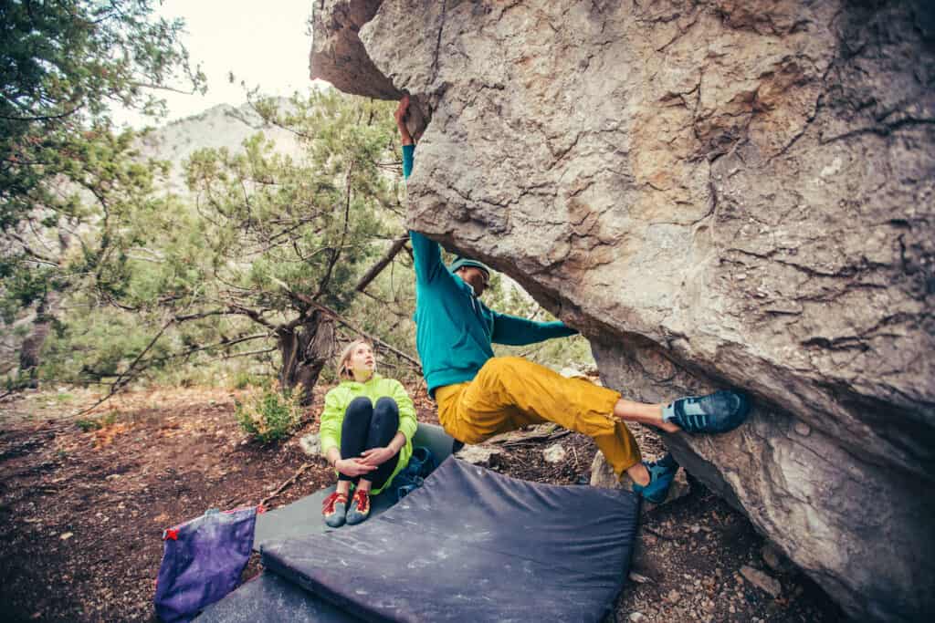 outdoor bouldering with frictionlabs loose chalk blends