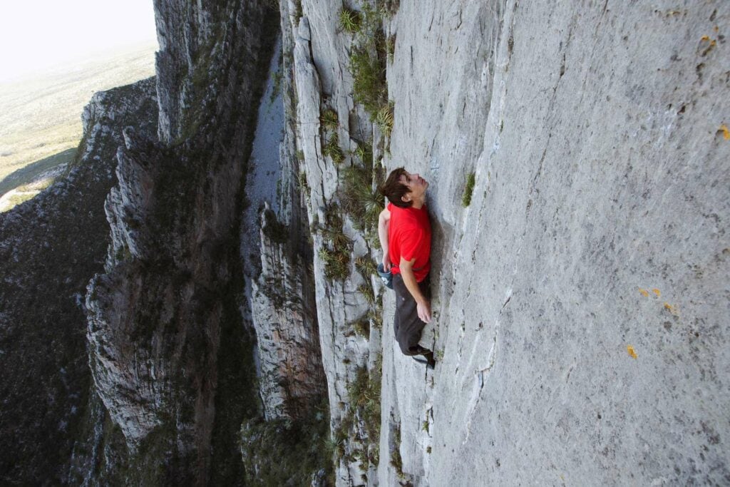 Alex Honnold wall climbing