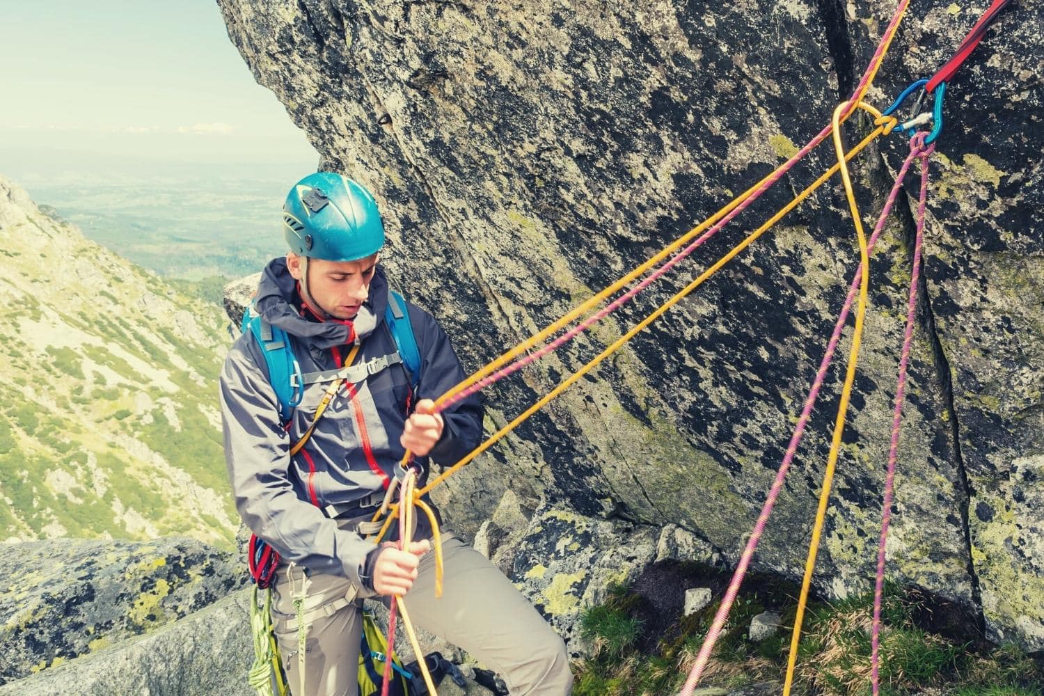 Belaying The Complete Beginner's Guide (2023)