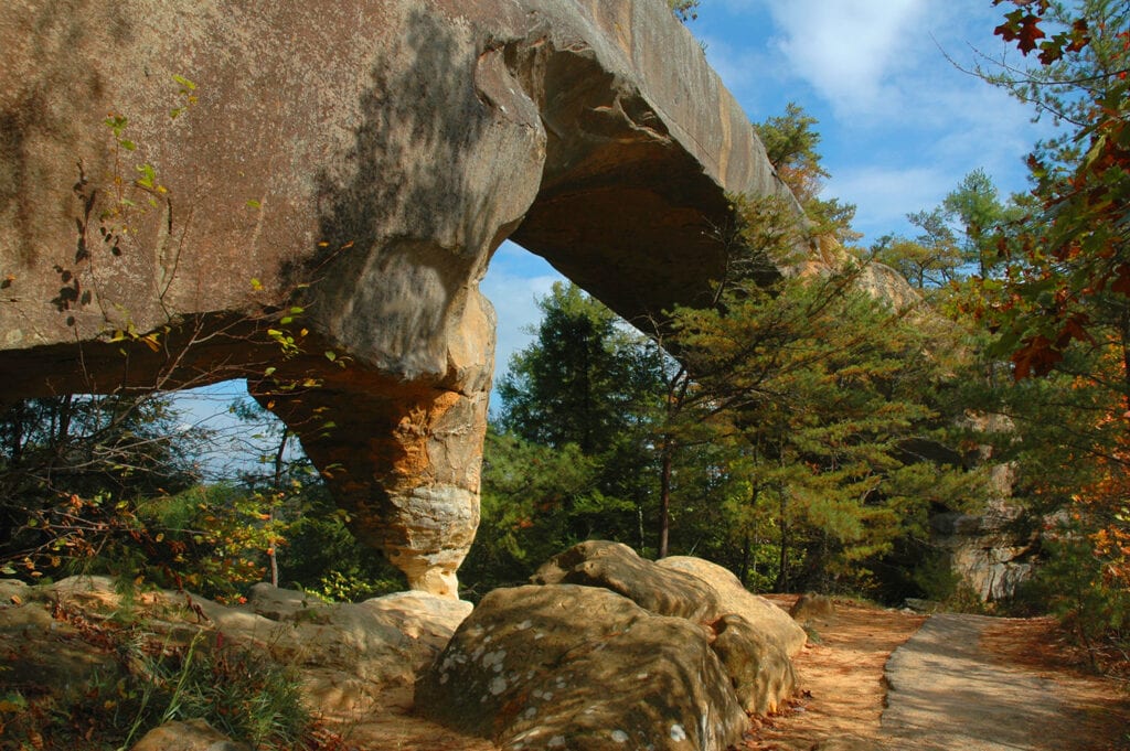 Natural stone arch at Red River Gorge 
