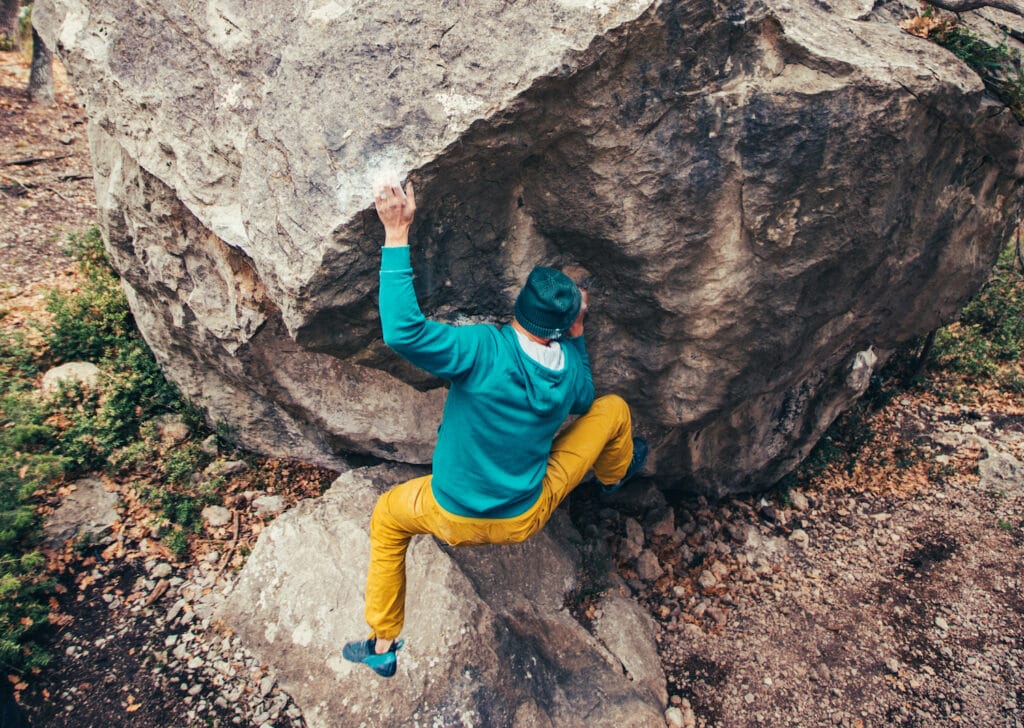 bouldering outdoors with crash pads