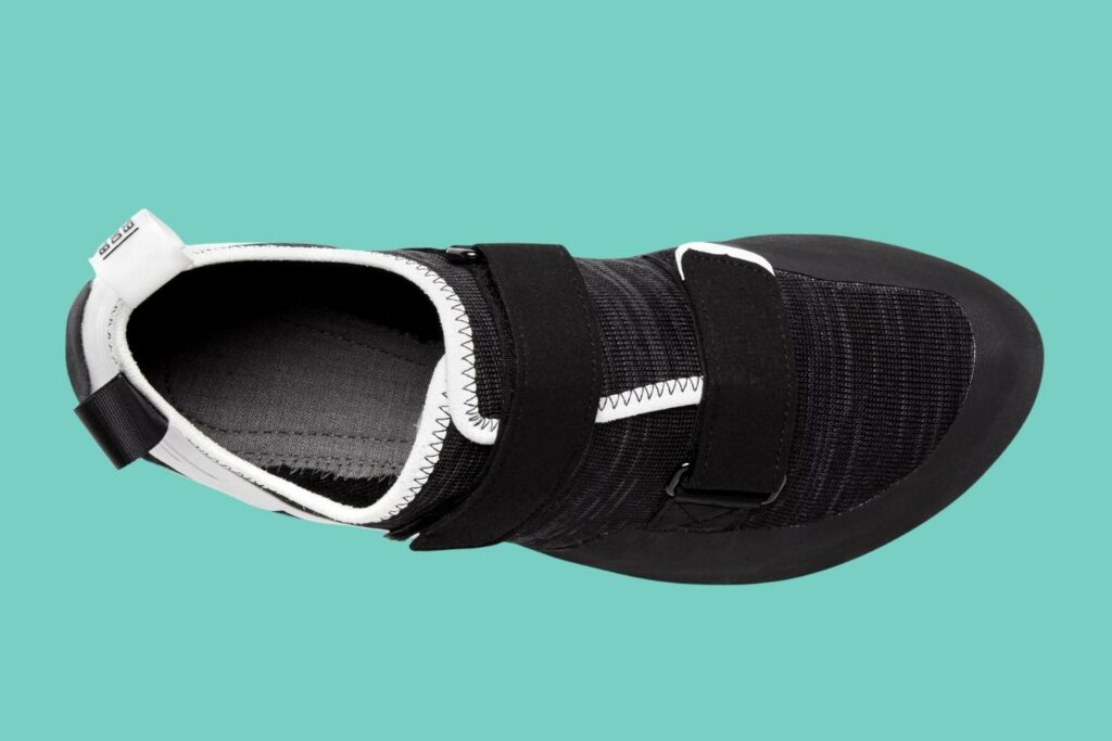 Momentum Black Diamond comfortable climbing shoes with velcro closure