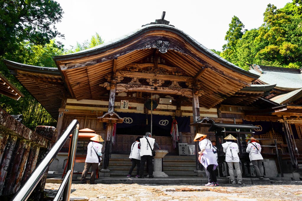 O-henro pilgrims at Kiyotakiji, temple number 35 of Shikoku pilgrimage