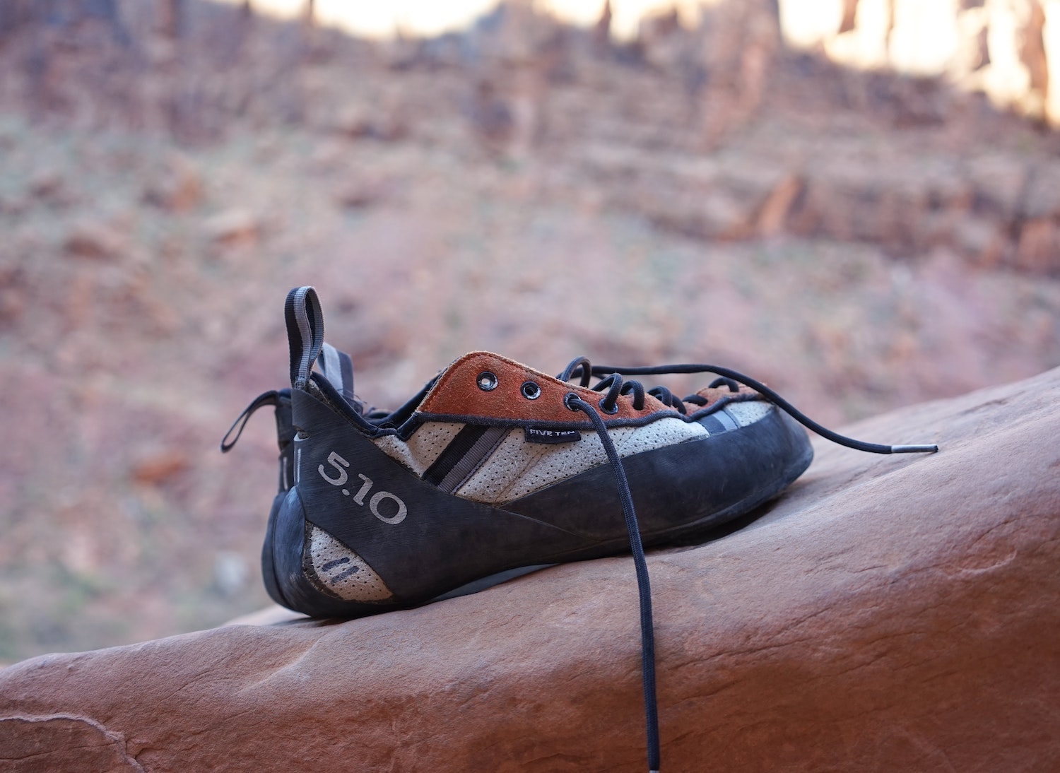 climbing shoes laces vs velcro