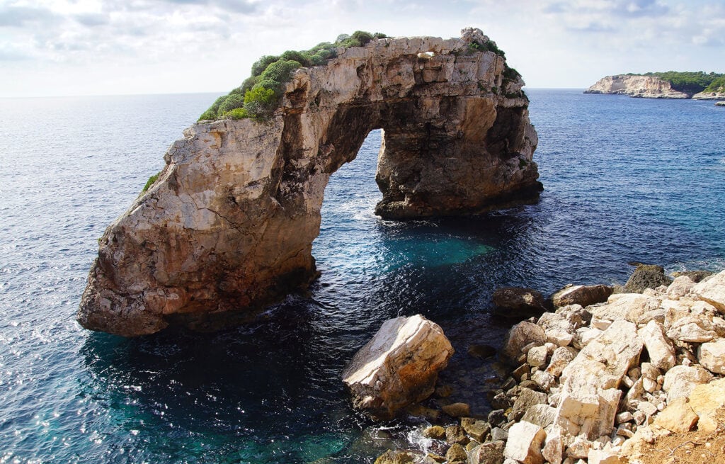 Es Pontas Arch Mallorca Coast, rock climbing in Europe with many overhangs