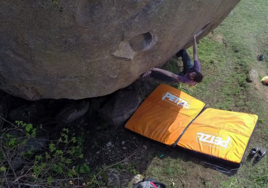 Petzl Alto bouldering crash pad