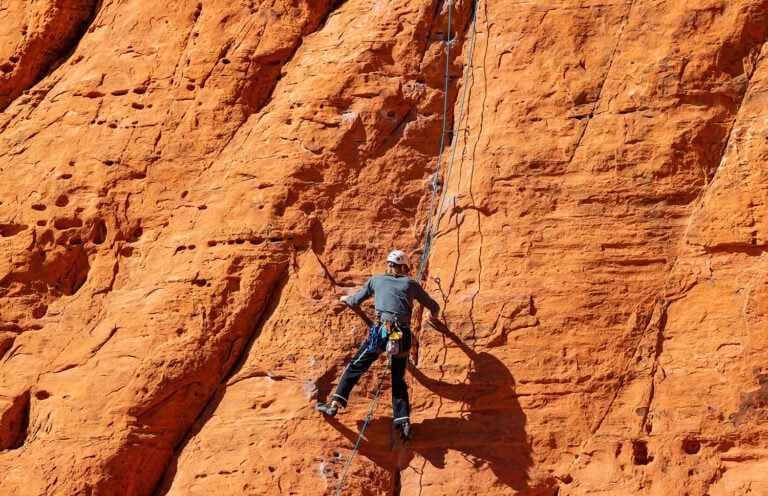 Red Rock Climbing: Definitive Guide with Areas and Routes (2023)