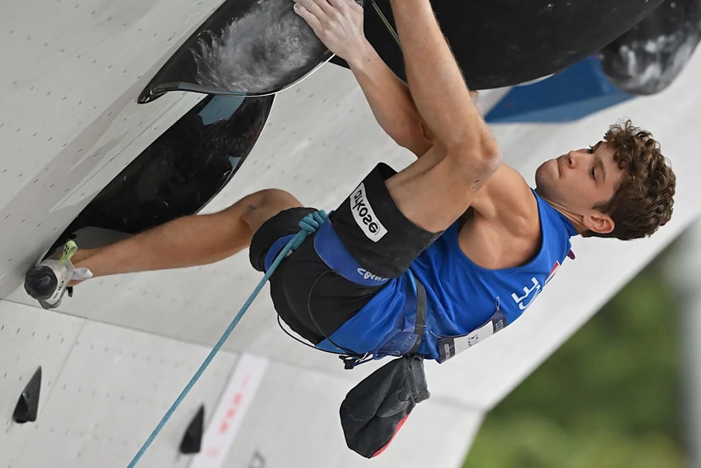 Mejdi Schalck climbing at Olympics